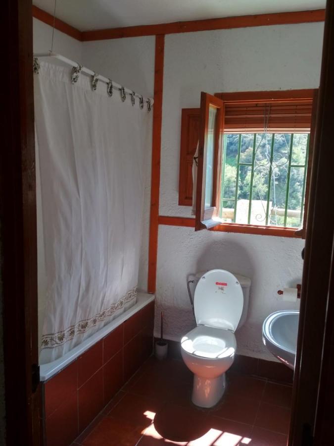 Cortijo La Solana Guest House Guejar-Sierra Bagian luar foto