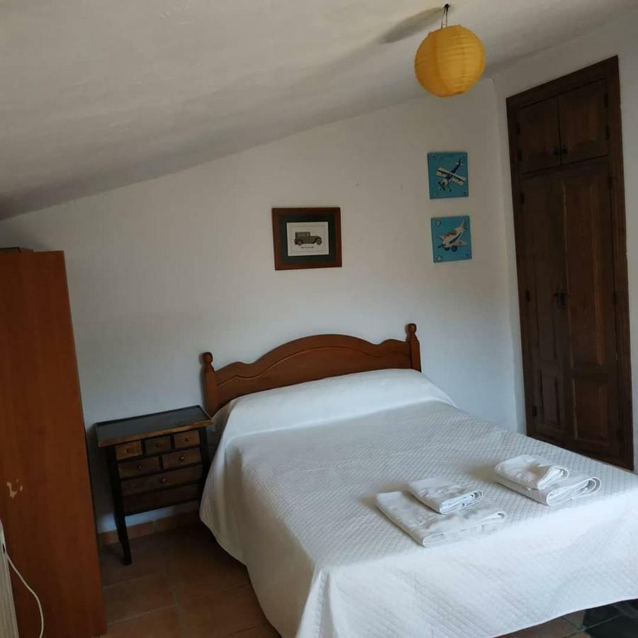 Cortijo La Solana Guest House Guejar-Sierra Bagian luar foto